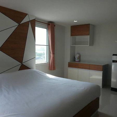 The Seasons Aparthotel Pathum Thani Exterior foto